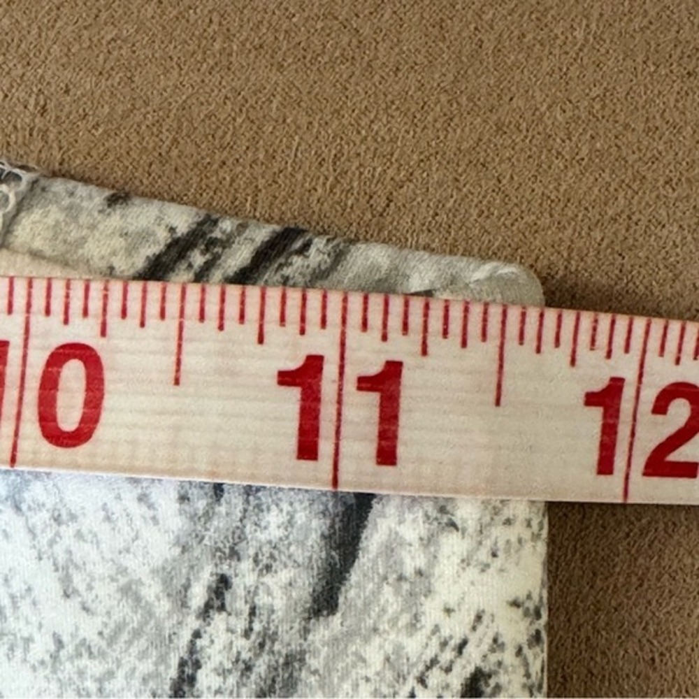 SPORTS ILLUSTRATED. NWT. Ski Tracks‎ White Leggings. Size XS. - Picture 5 of 7